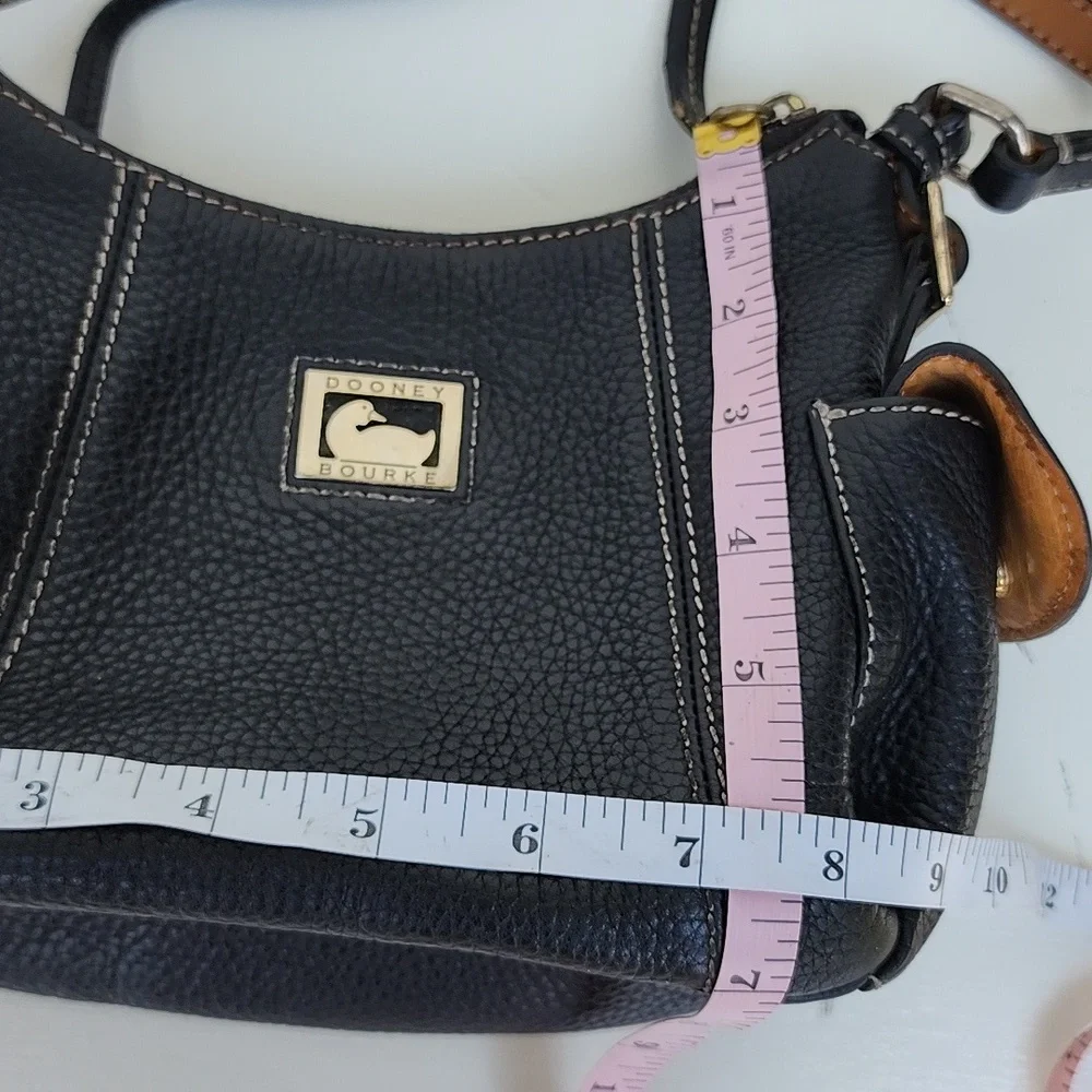 Dooney & Bourke Vintage Leather Bag  Crossbody Size Small‎